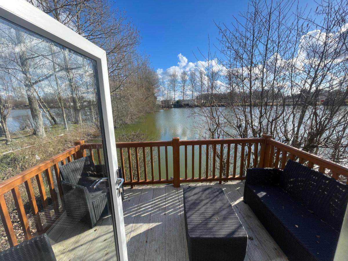 Rudd Lake Luxury Lakeside Lodge With Fishing & Hot Tub@Татершал Екстериор снимка