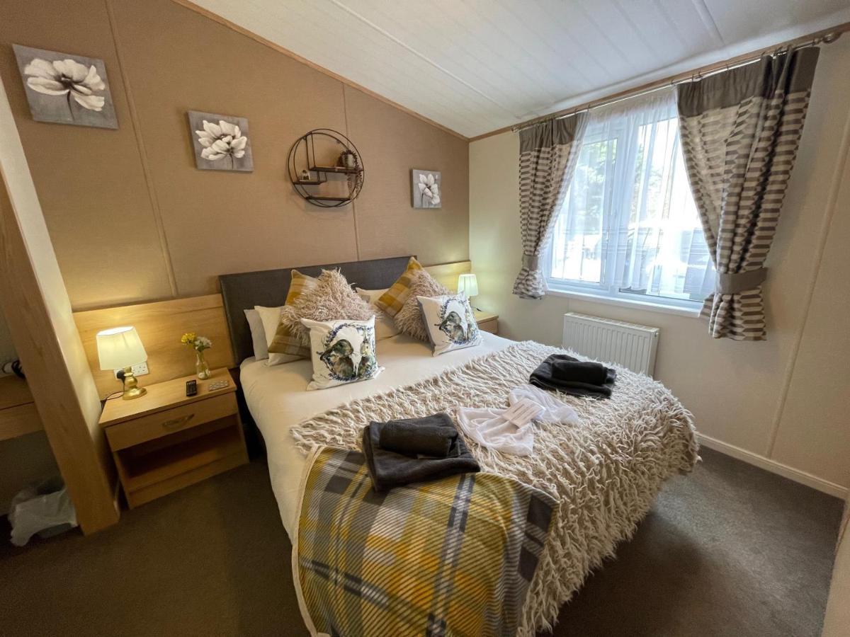 Rudd Lake Luxury Lakeside Lodge With Fishing & Hot Tub@Татершал Екстериор снимка