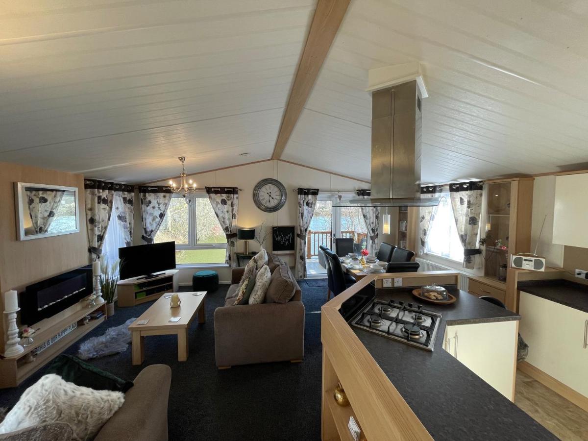 Rudd Lake Luxury Lakeside Lodge With Fishing & Hot Tub@Татершал Екстериор снимка