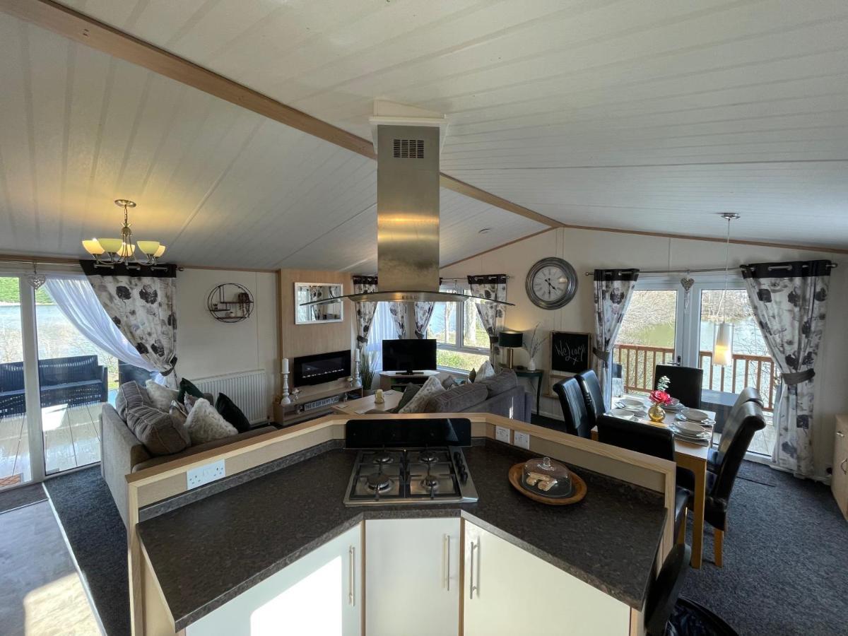 Rudd Lake Luxury Lakeside Lodge With Fishing & Hot Tub@Татершал Екстериор снимка