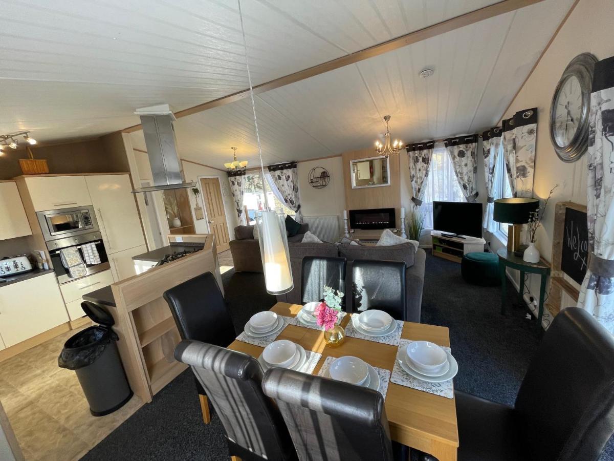 Rudd Lake Luxury Lakeside Lodge With Fishing & Hot Tub@Татершал Екстериор снимка