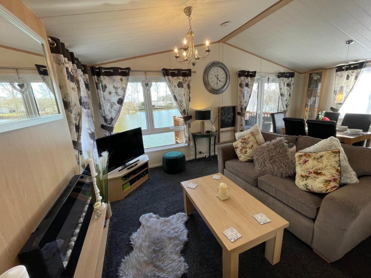 Rudd Lake Luxury Lakeside Lodge With Fishing & Hot Tub@Татершал Екстериор снимка