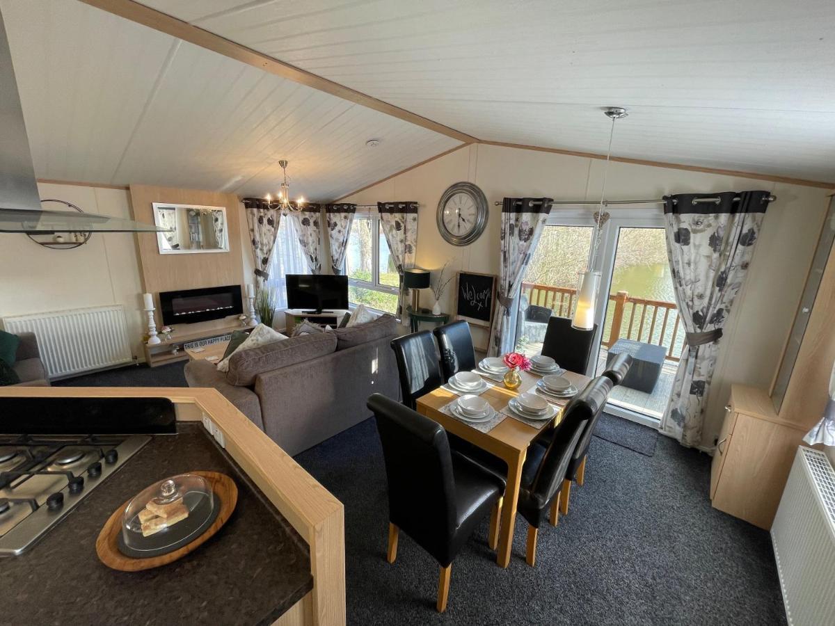 Rudd Lake Luxury Lakeside Lodge With Fishing & Hot Tub@Татершал Екстериор снимка