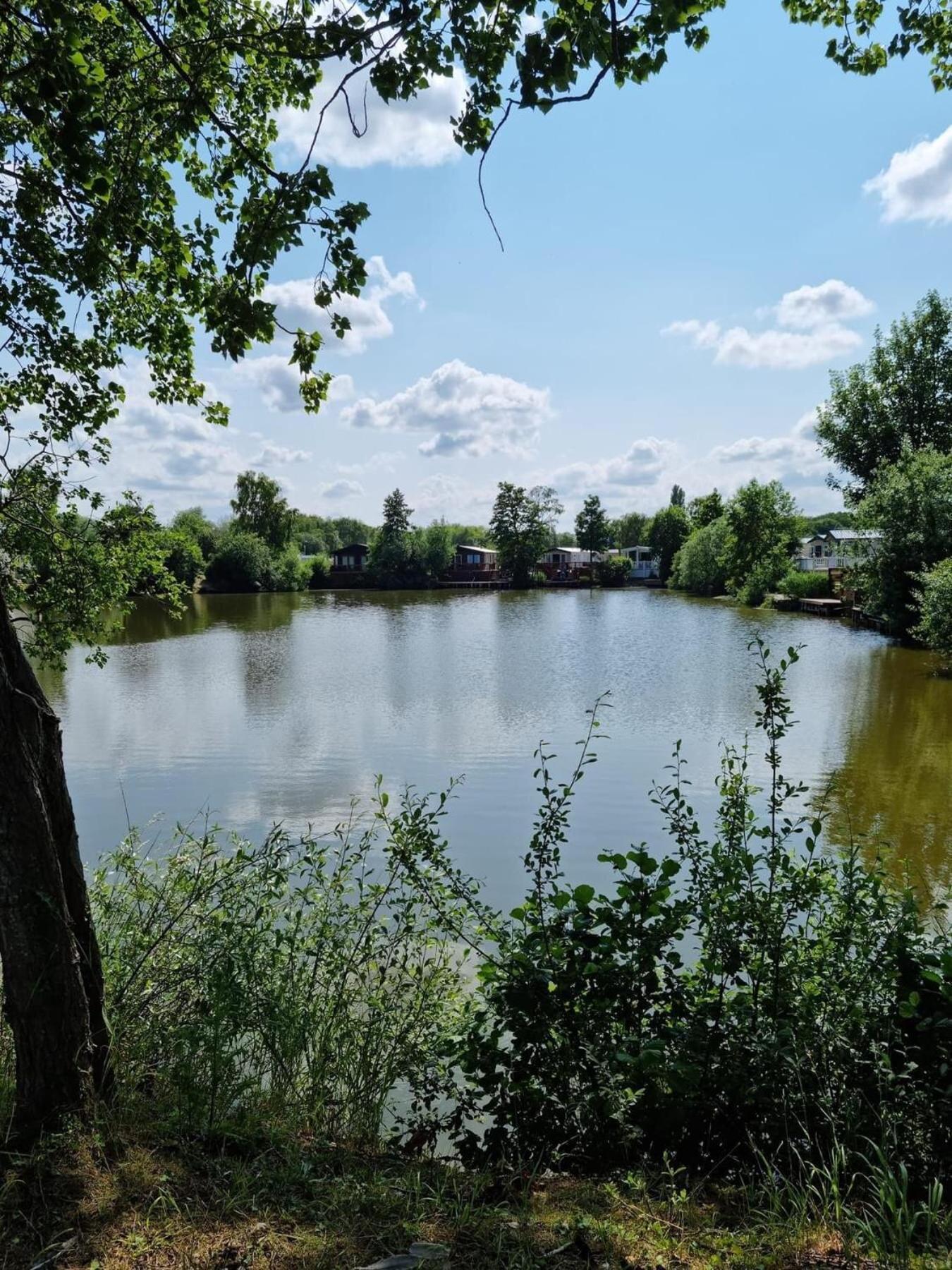 Rudd Lake Luxury Lakeside Lodge With Fishing & Hot Tub@Татершал Екстериор снимка