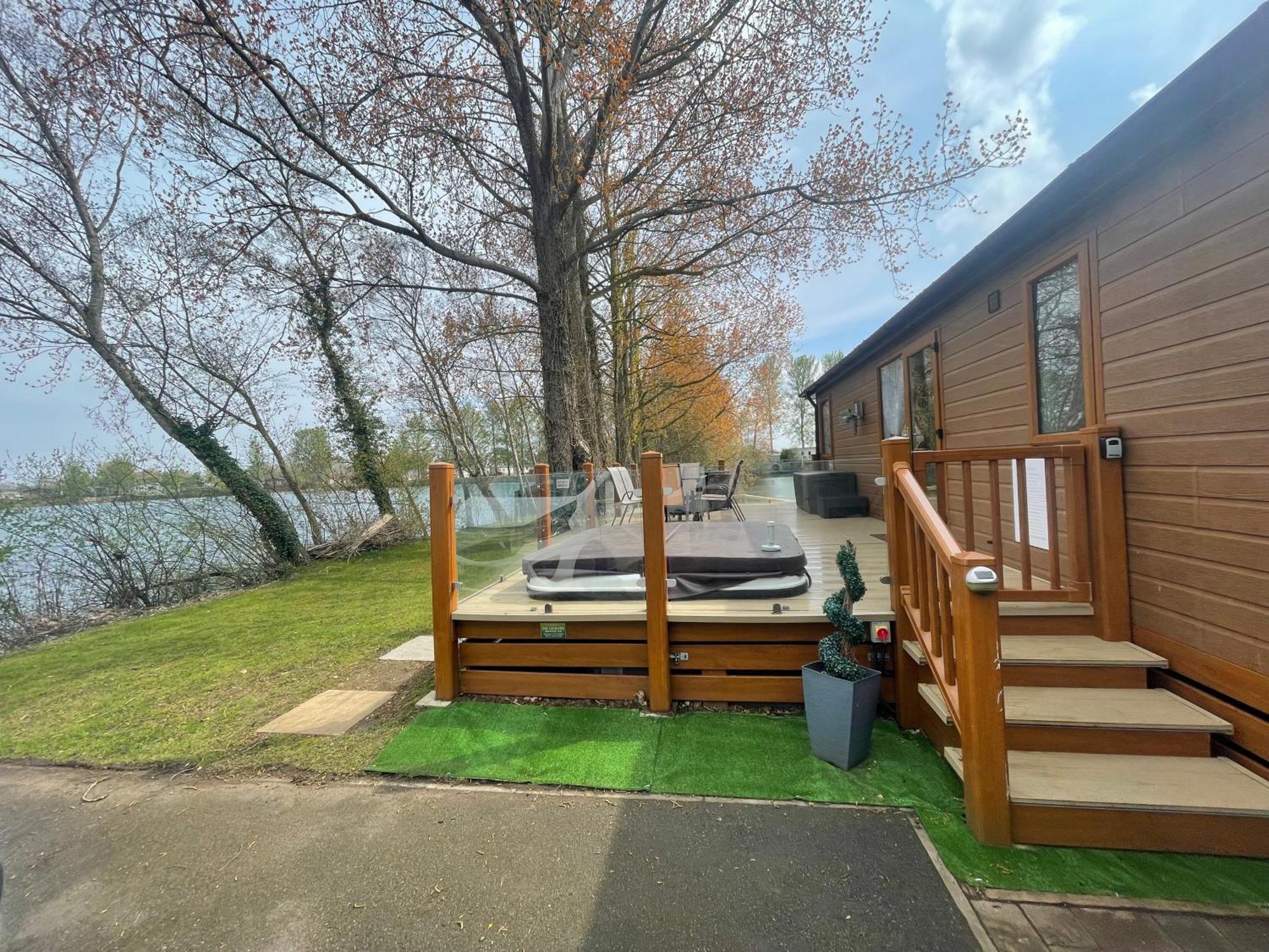 Rudd Lake Luxury Lakeside Lodge With Fishing & Hot Tub@Татершал Екстериор снимка