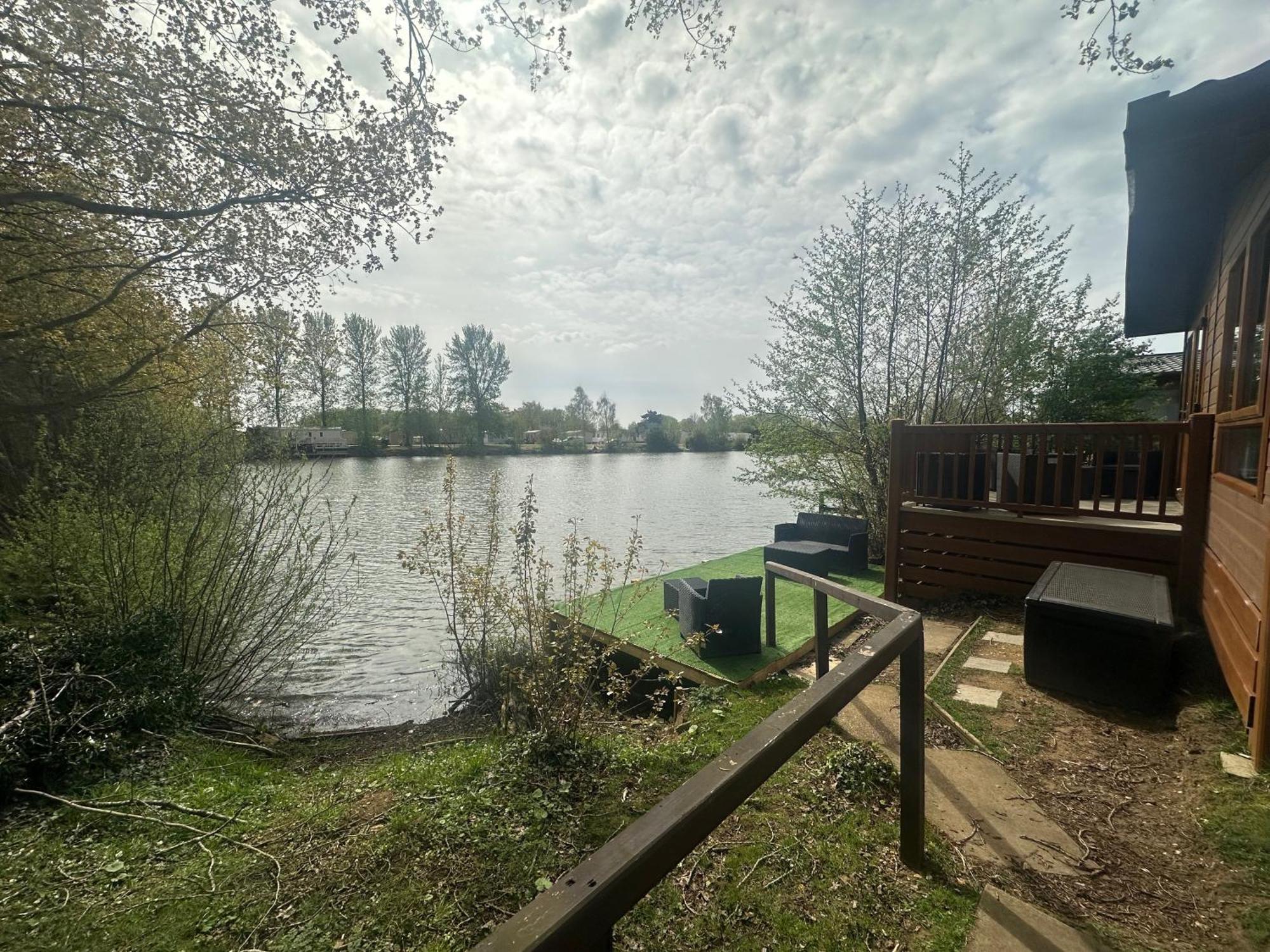 Rudd Lake Luxury Lakeside Lodge With Fishing & Hot Tub@Татершал Екстериор снимка